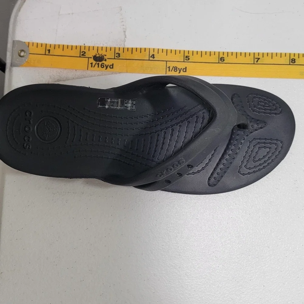 Crocs‎ Kadee Sandals Slides Junior 1 Black Thong Slip On Waterproof Flip Flops